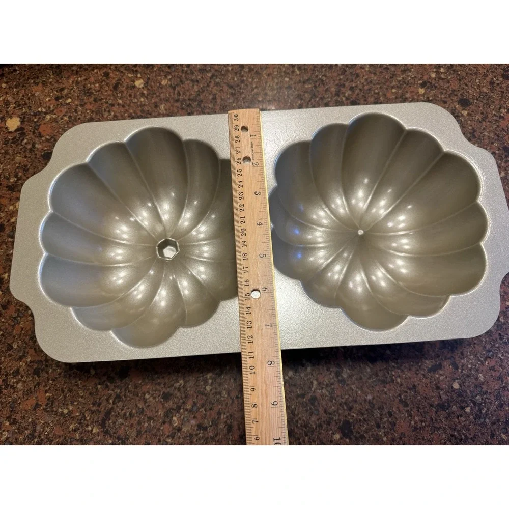Nordic Ware The Great Pumpkin Aluminum 3D Bundt Cake Pan Mold 10 Cup Halloween